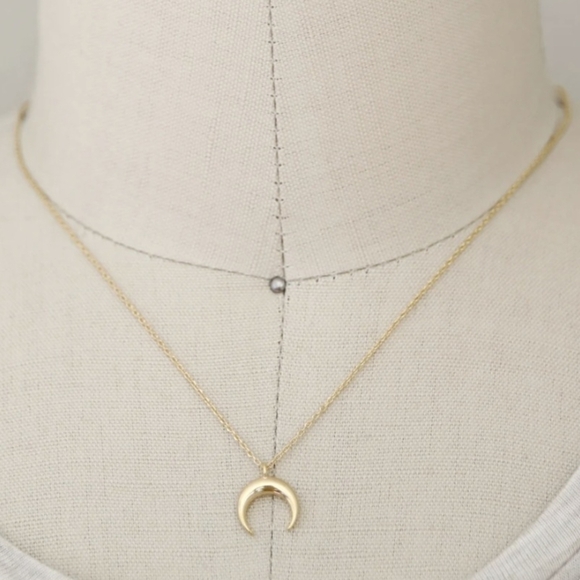 NEW Brandy Melville Golden Dainty Necklace w/ Horizontal Crescent Moon Pendant - Picture 7 of 7